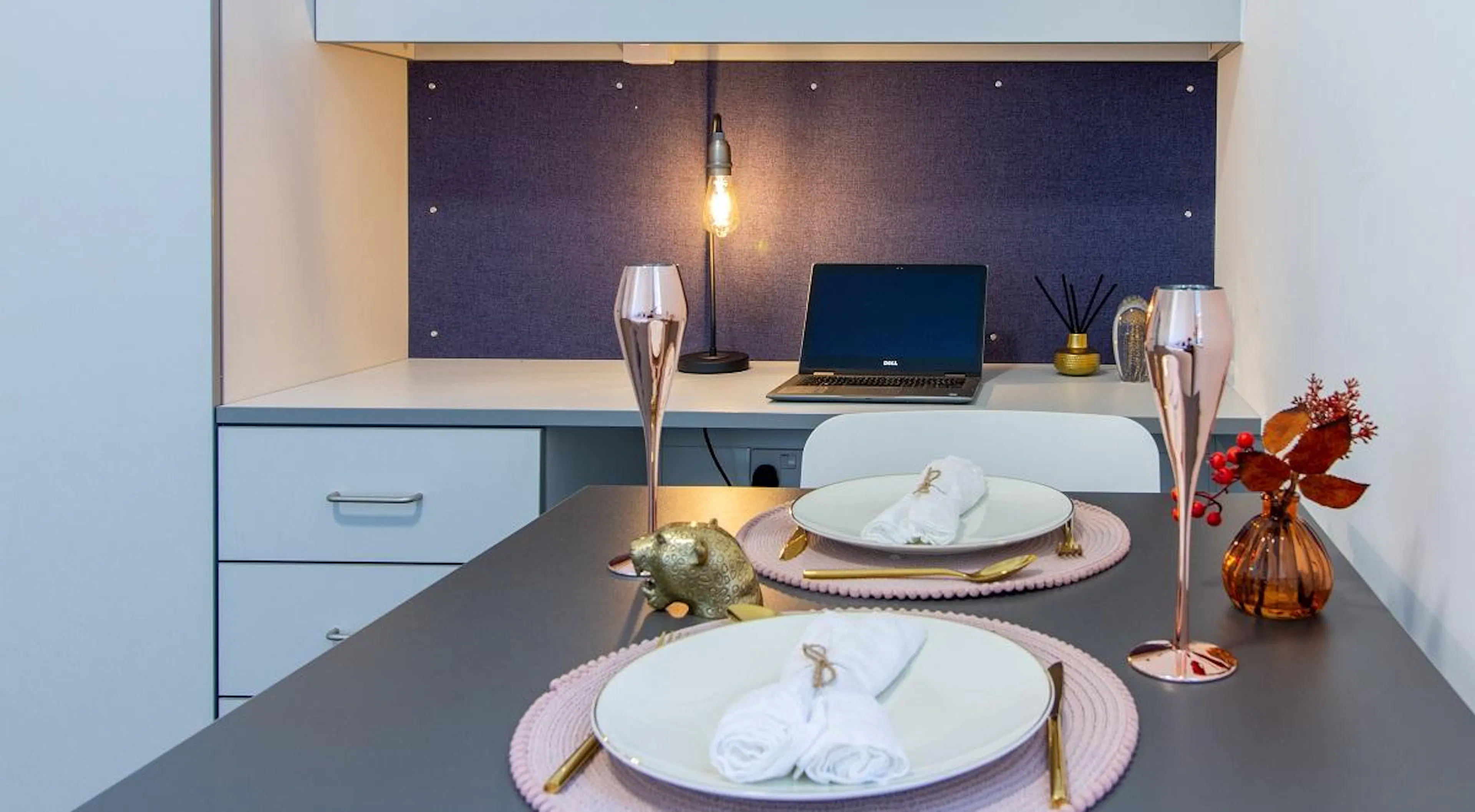 Canalside Studio ROOM 4