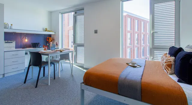 Courtyard Studio room image 6