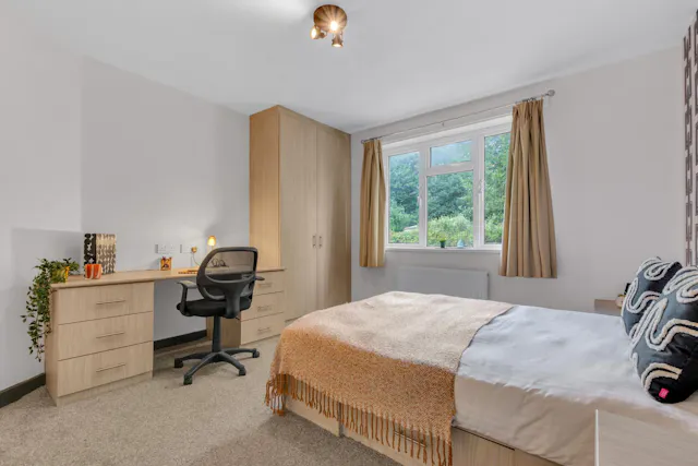 Five Bed Apartment room image 1