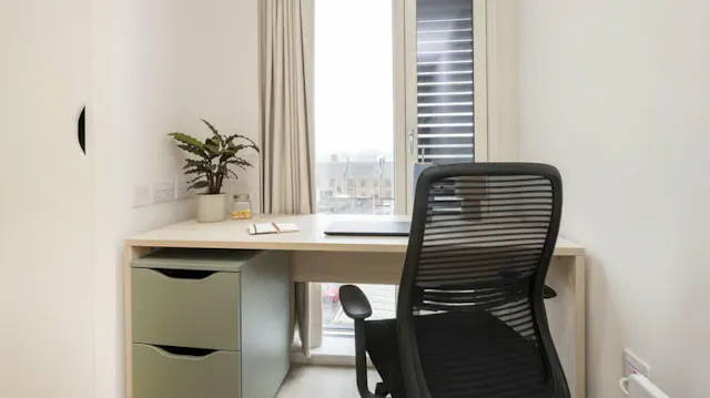 Standard Ensuite room image 5