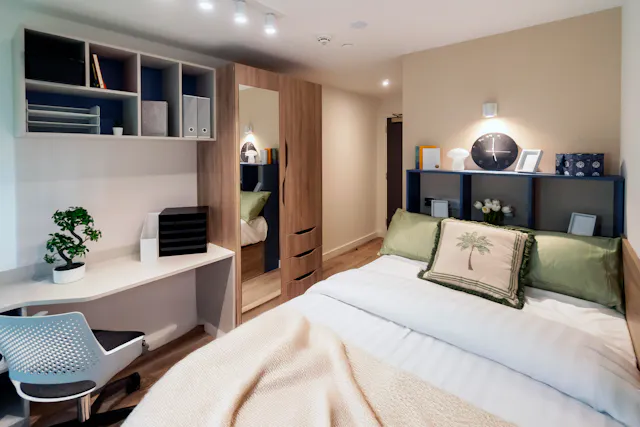 Standard 8 Bed Cluster room image 1