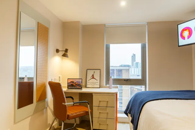 8 Bed En-Suite room image 2