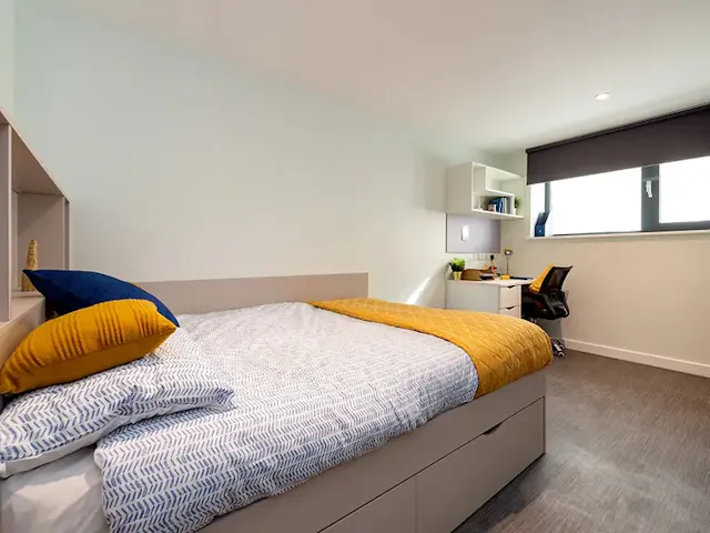 8 Bed Large En-suite (Superior View) room image 1