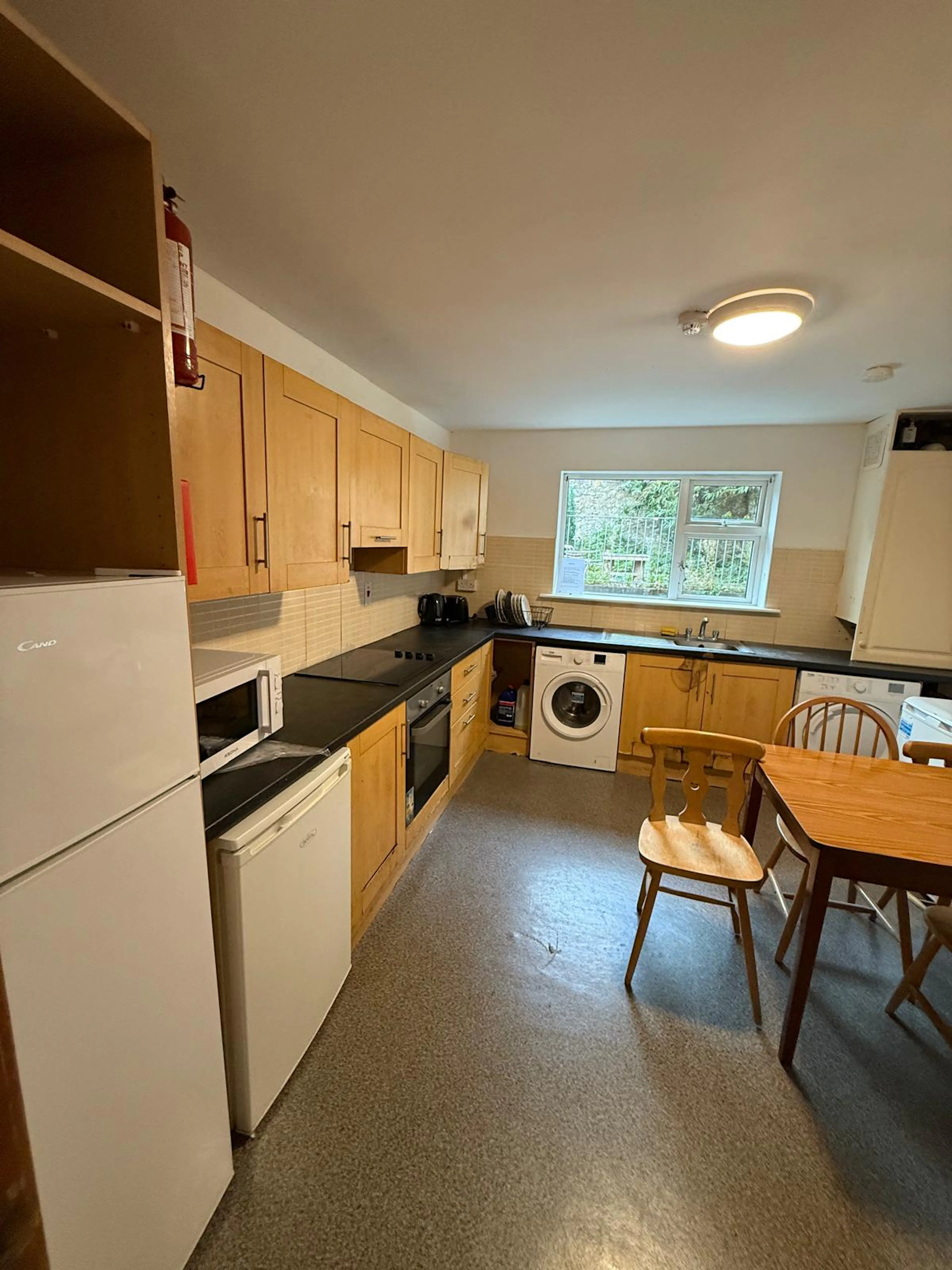 Large Twin Sharing Room KITCHEN 3