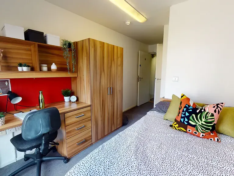 8 Bed Standard Ensuite ROOM
