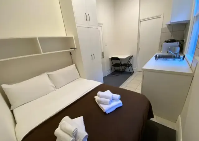 Studio 8 room image 1