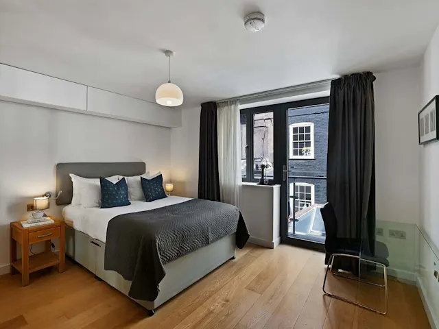 One room in 3 bedroom apartment room image 1