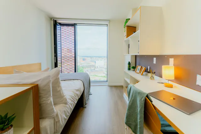 Gold En Suite (Mid Floors) room image 1