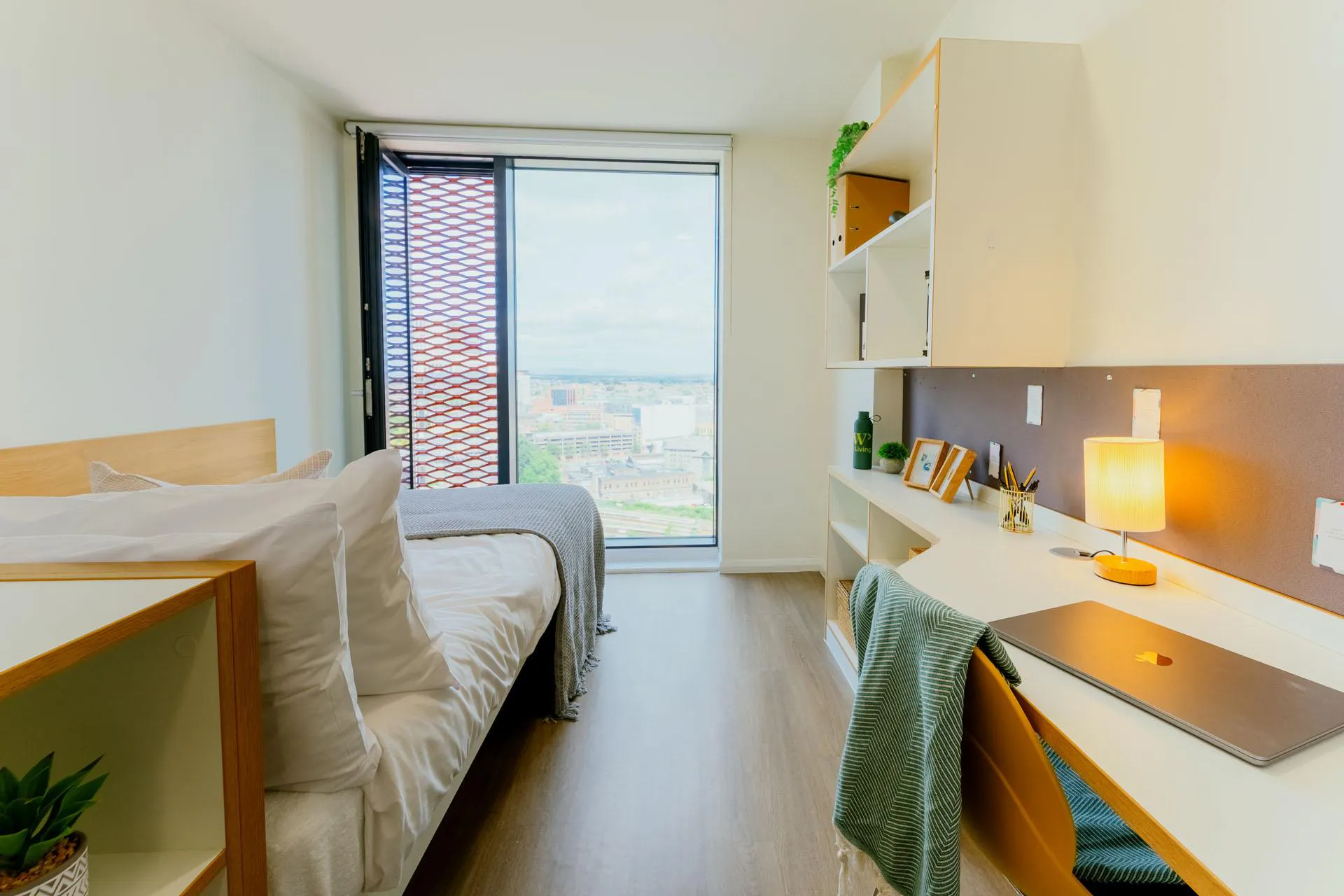 Gold En Suite (Mid Floors)