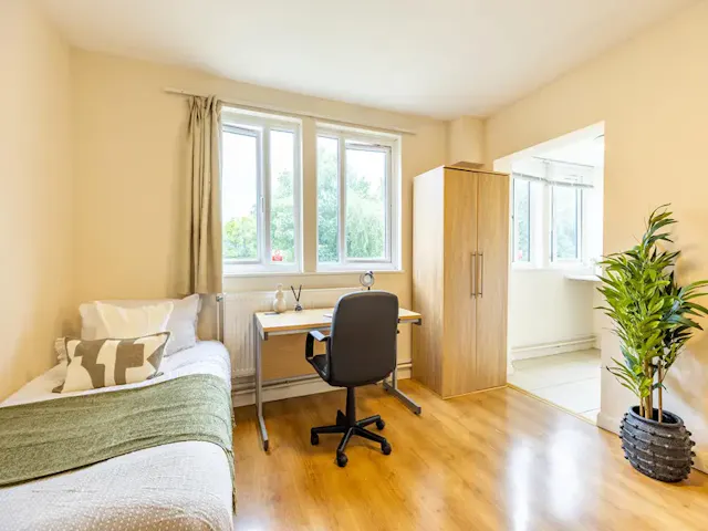 Large Studio room image 1
