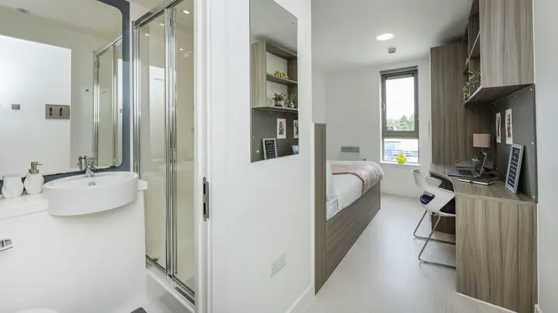 Gold En-Suite