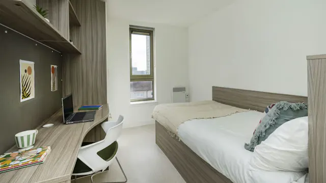 Platinum Two Bed Apartment room image 2