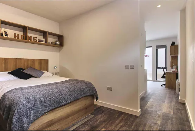 Superior One Bed Apartment room image 1
