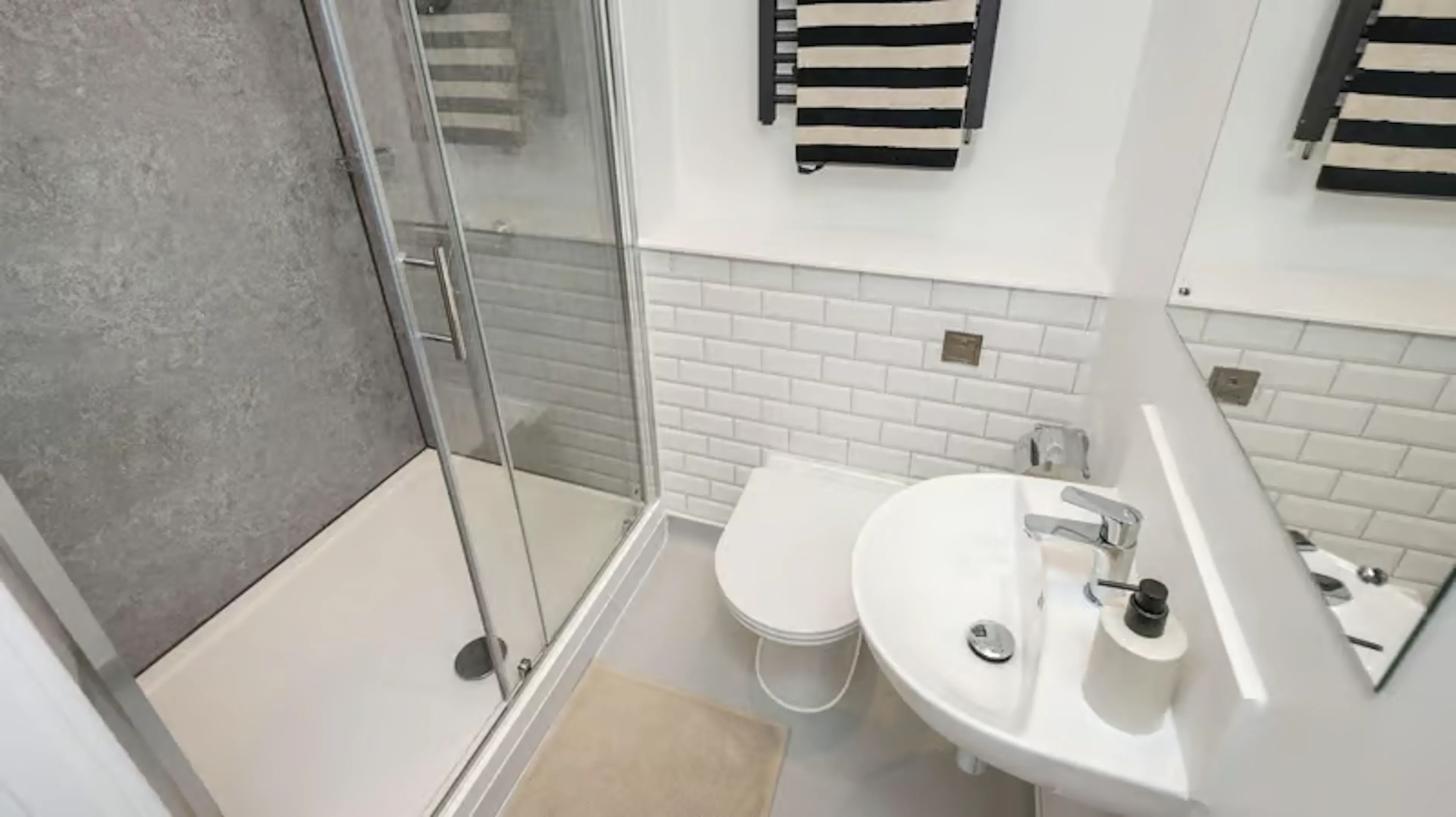 Classic Studio BATHROOM 4
