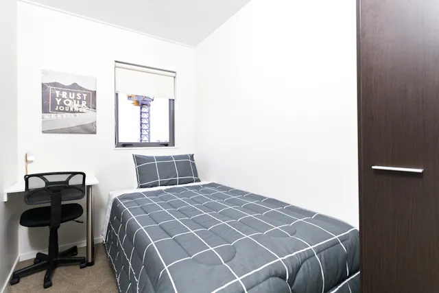 Apartment 903 (4 bedrooms (3 singles & 1 double) & 1 bathroom) room image 1