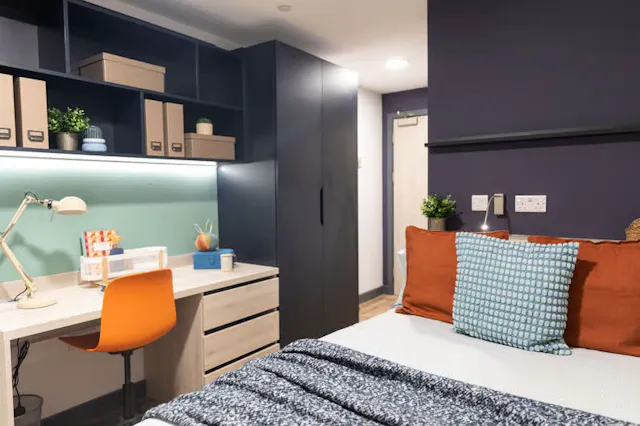 Deluxe Ensuite room image 2