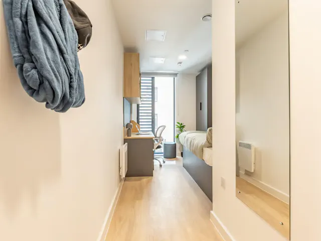 Premium Ensuite room image 10