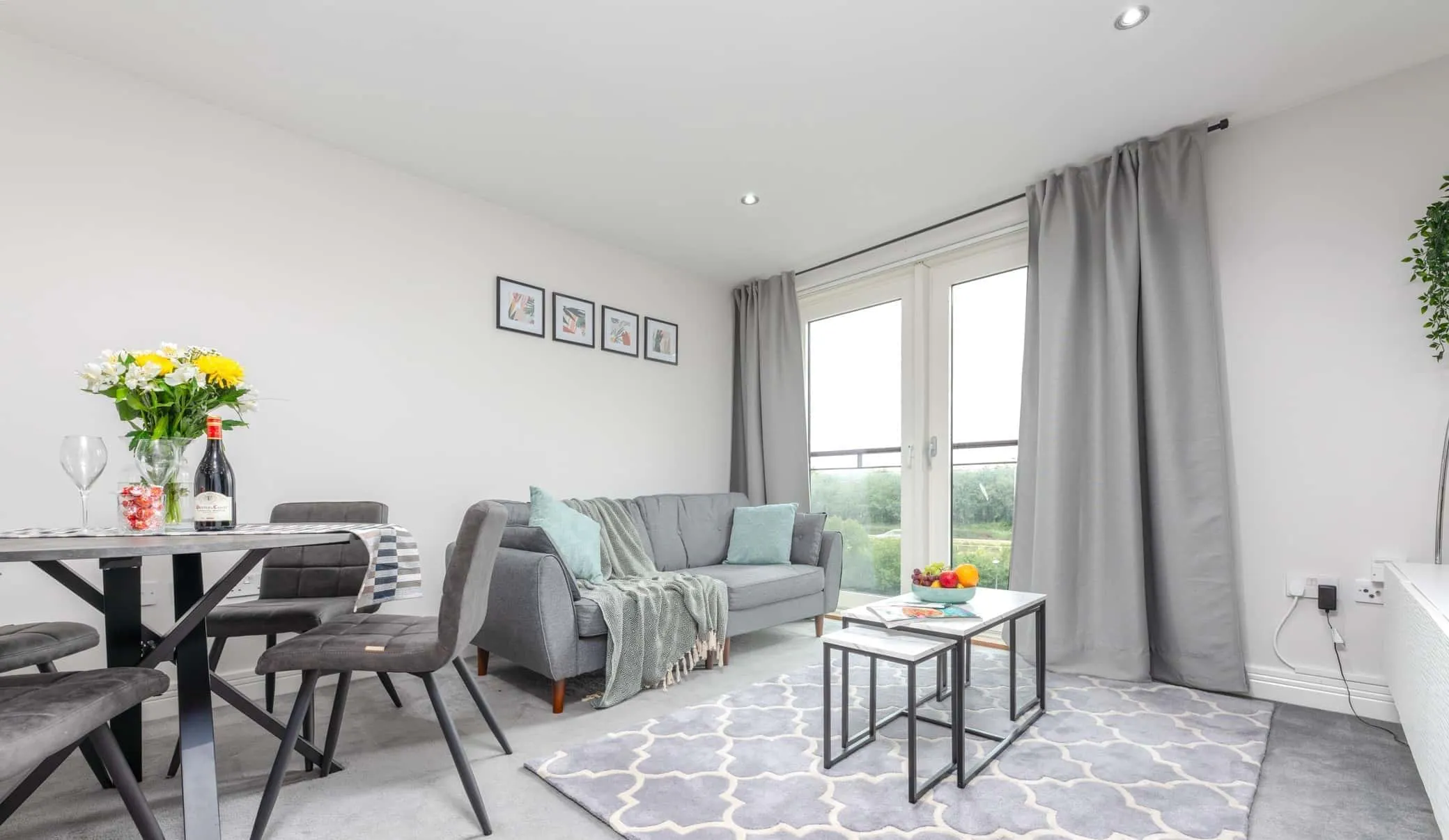 One room in 1 bedroom apartment COMMON_AREA 1