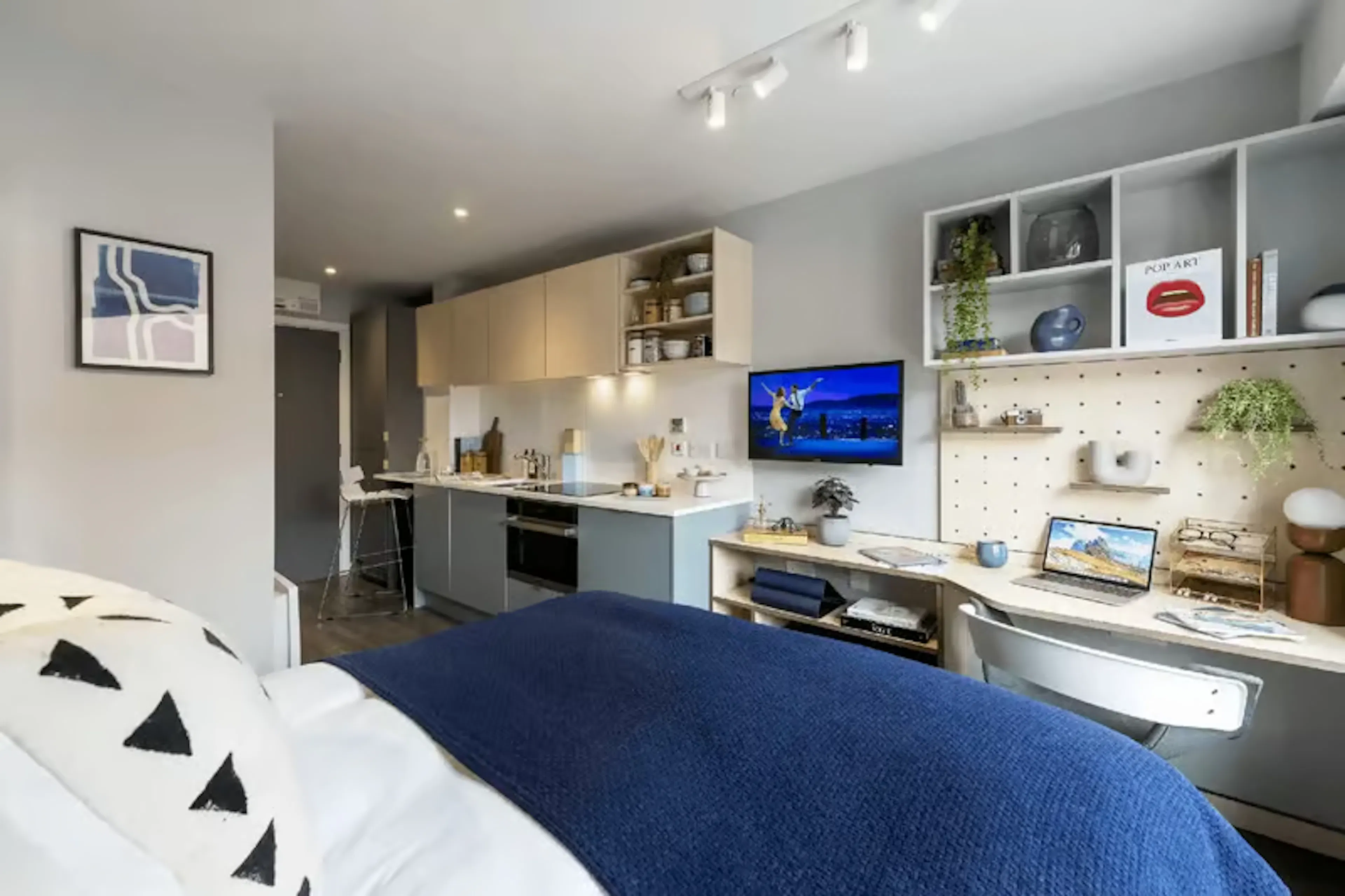 5 Bed Standard Ensuite ROOM 2