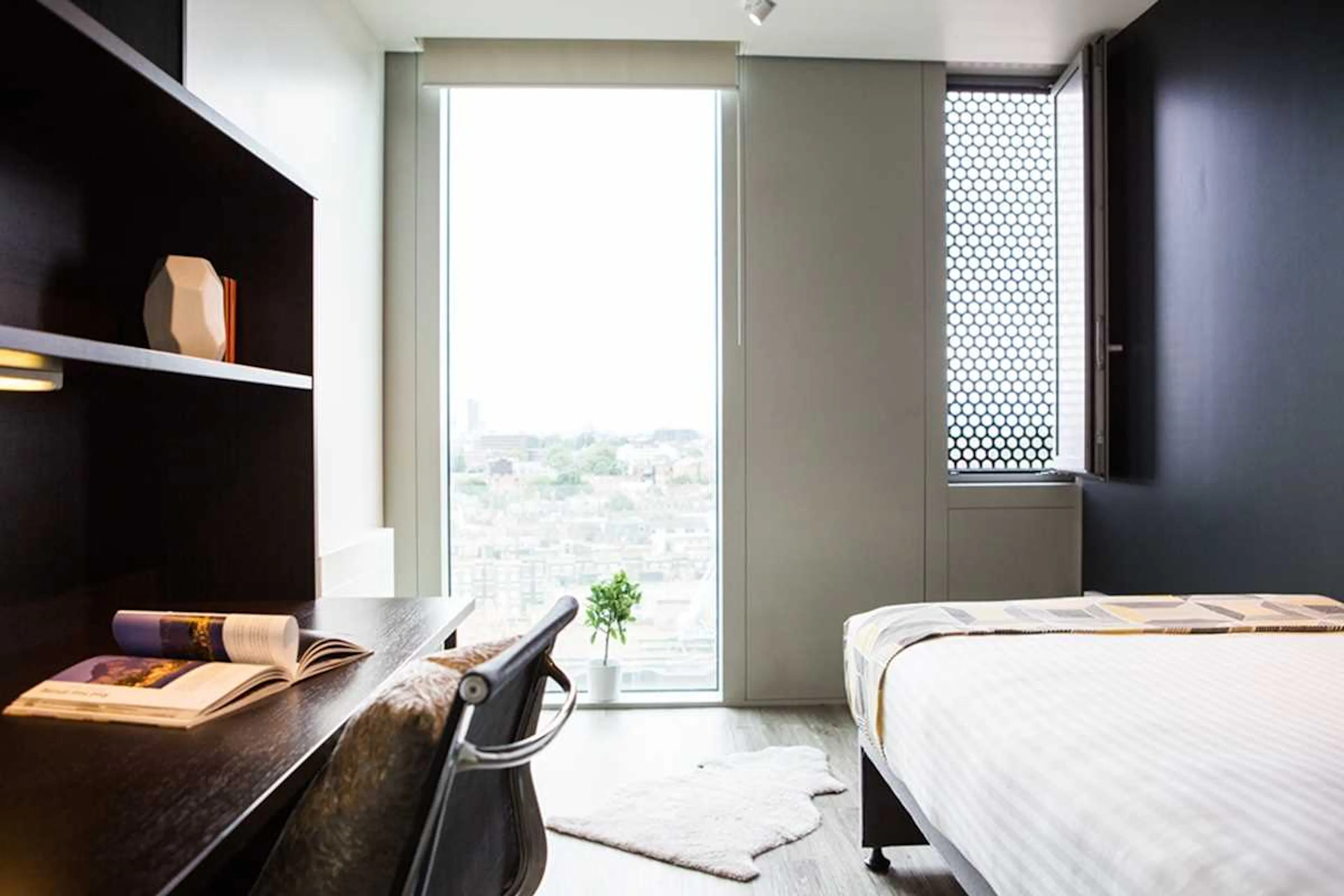 ROOM ROOM 1