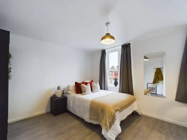 7 Bedroom House room image 1