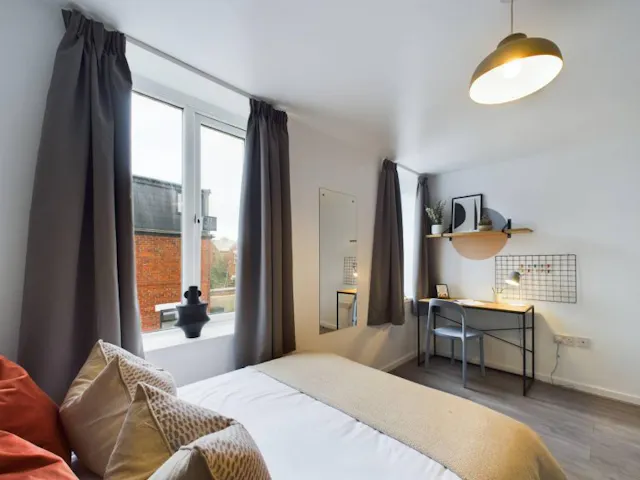 7 Bedroom House room image 2