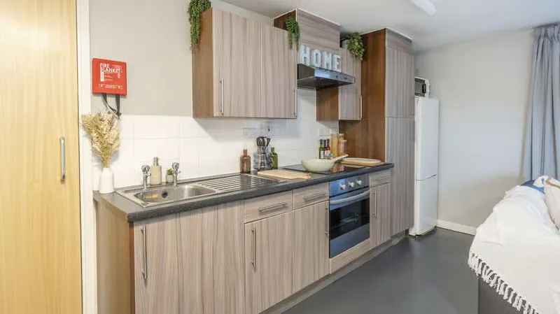 Classic 5 Bed Ensuite KITCHEN 3