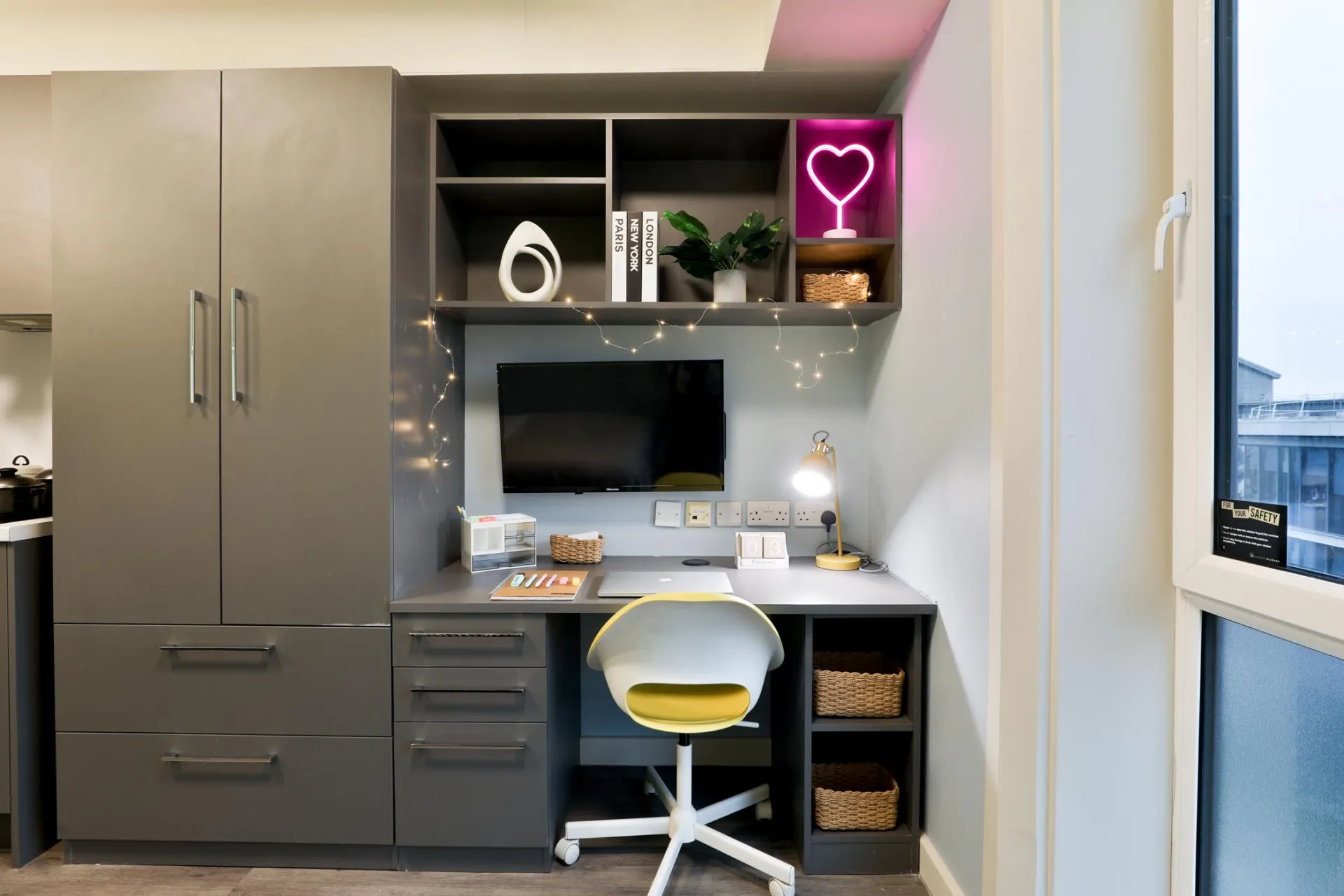 Bronze Studio UK Guarantor not required