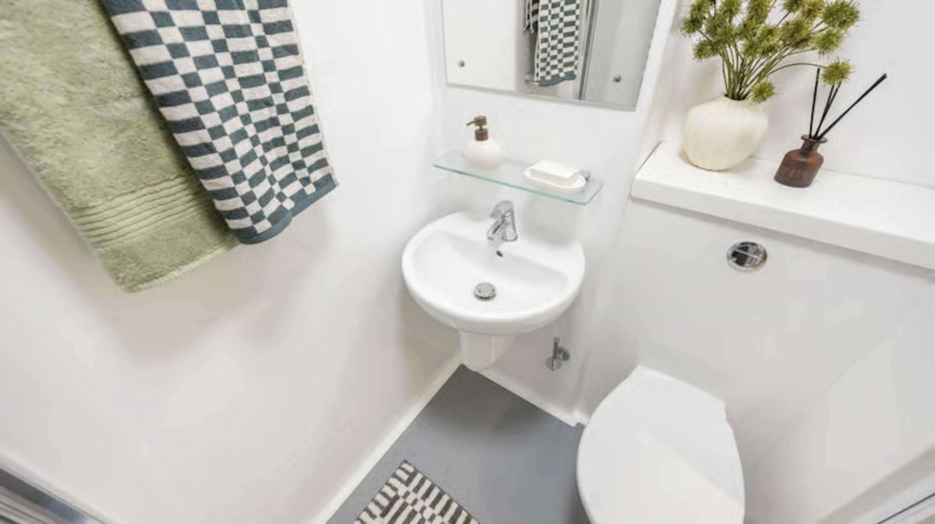 Classic Studio BATHROOM 4
