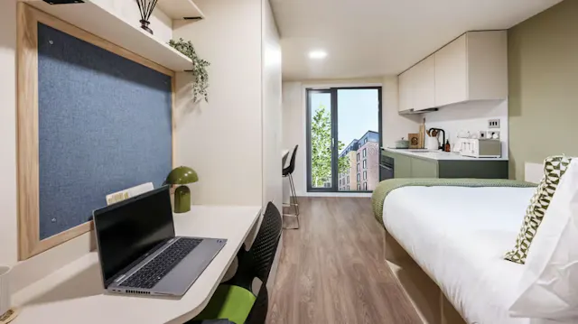 Platinum Studio room image 2