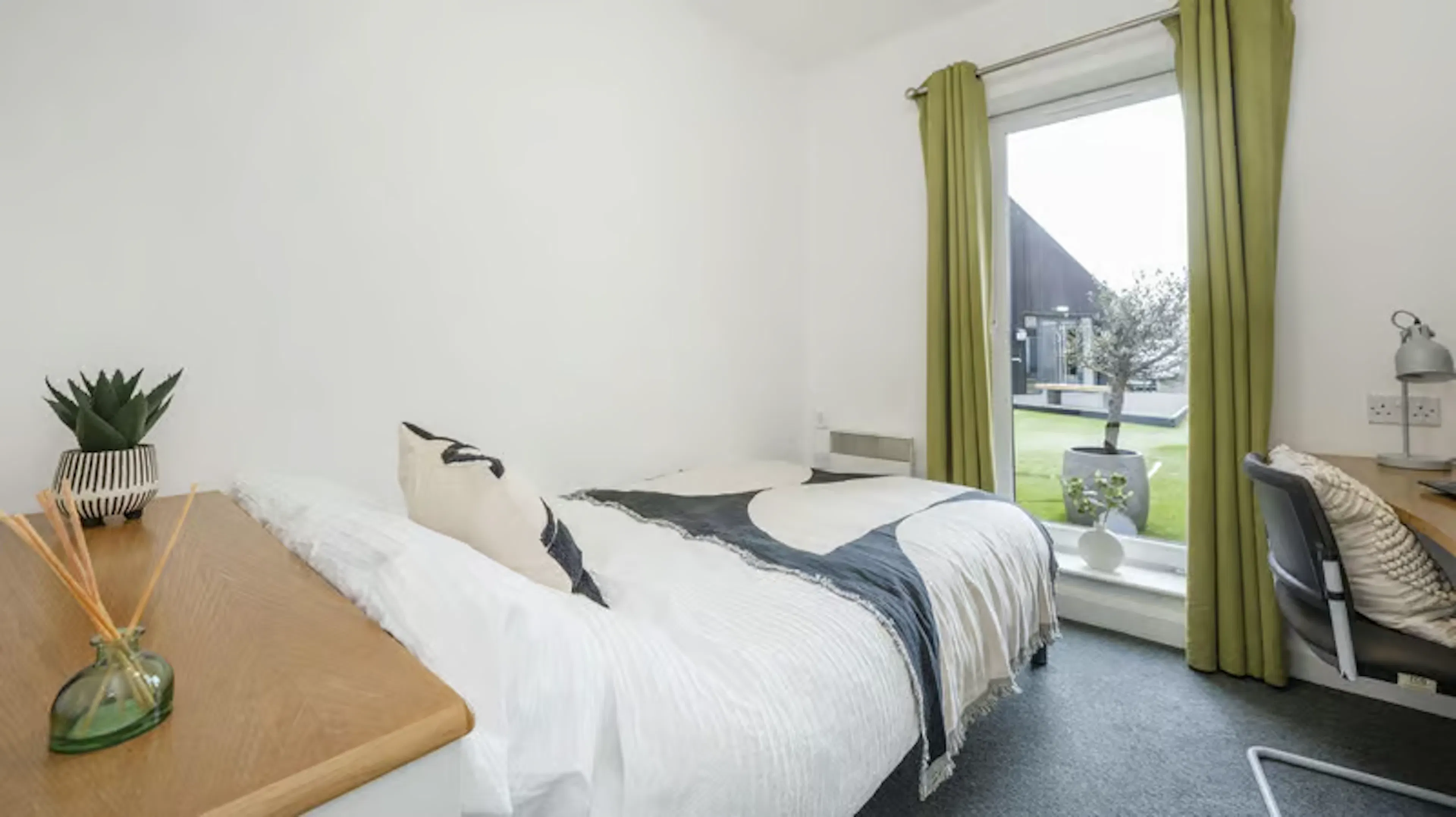 Classic Ensuite ROOM 1