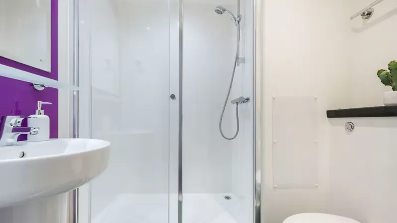 Classic Ensuite BATHROOM 3