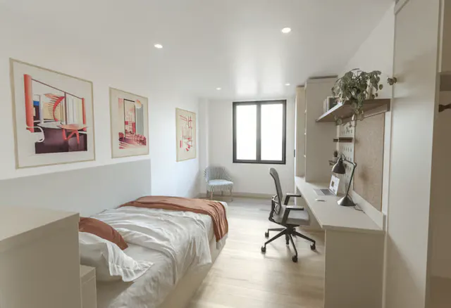 Platinum Studio  room image 1