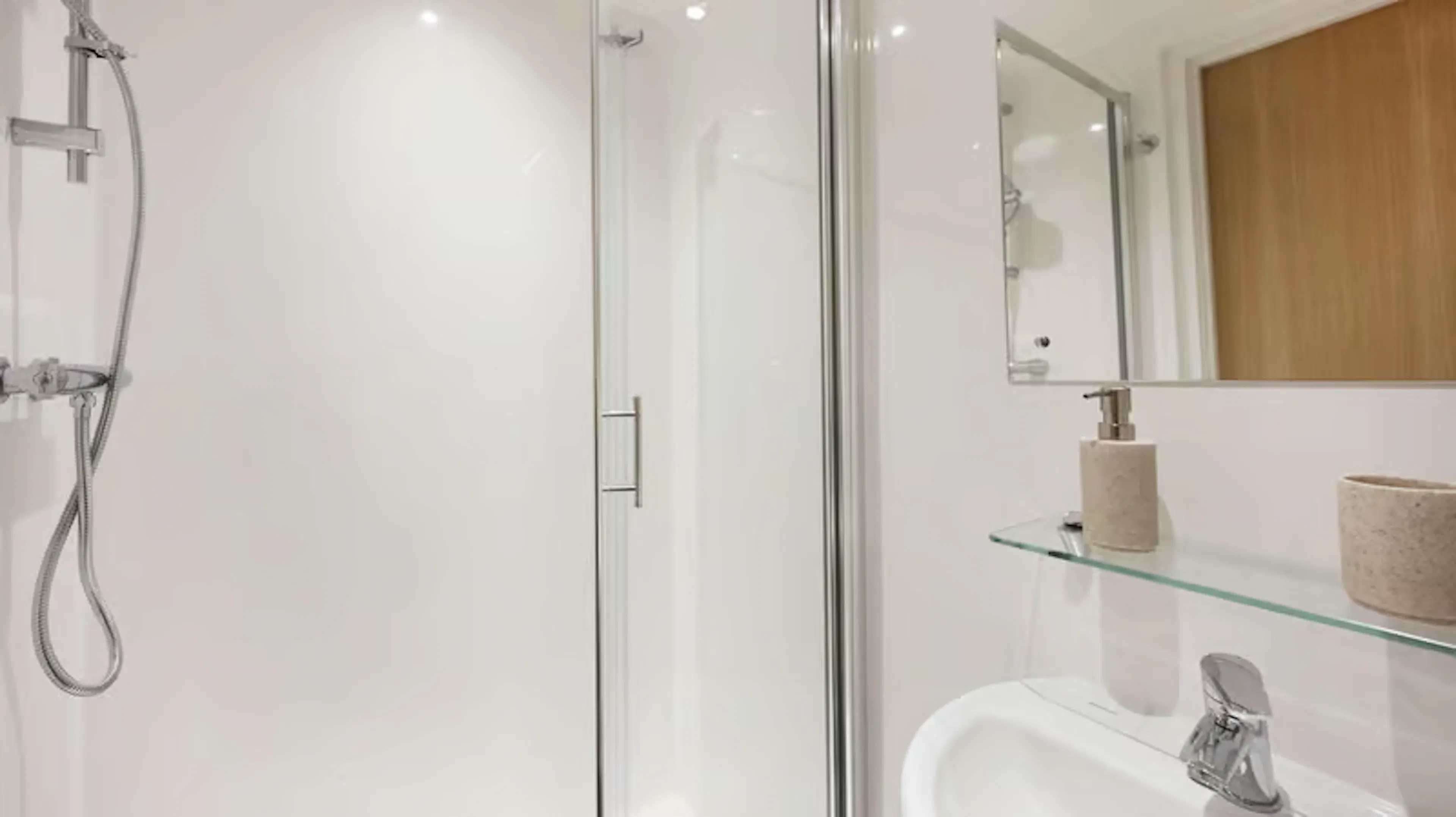 Standard Studio BATHROOM 4