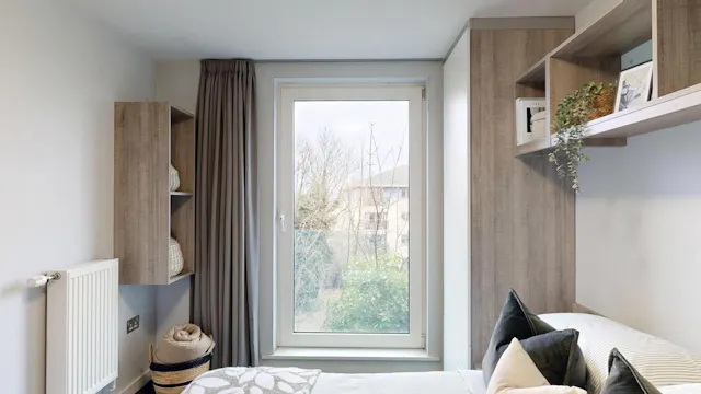 Canal View - Non En-Suite room image 6