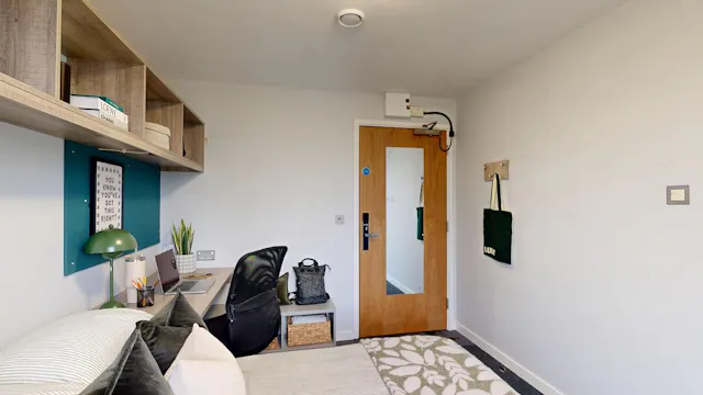Canal View - Non En-Suite room image 2