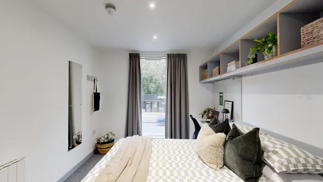Road View - En-Suite room image 5