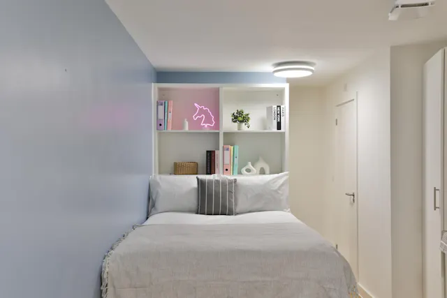 Silver Studio room image 2
