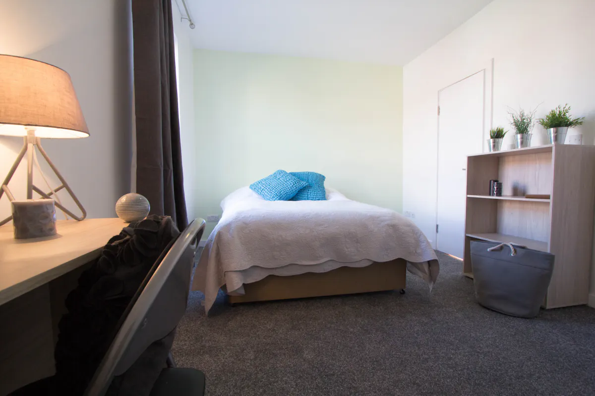 ROOM ROOM