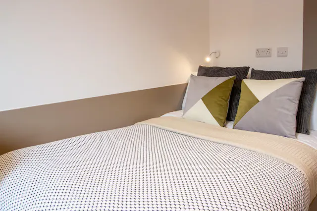 10 Bed En-suite room image 1