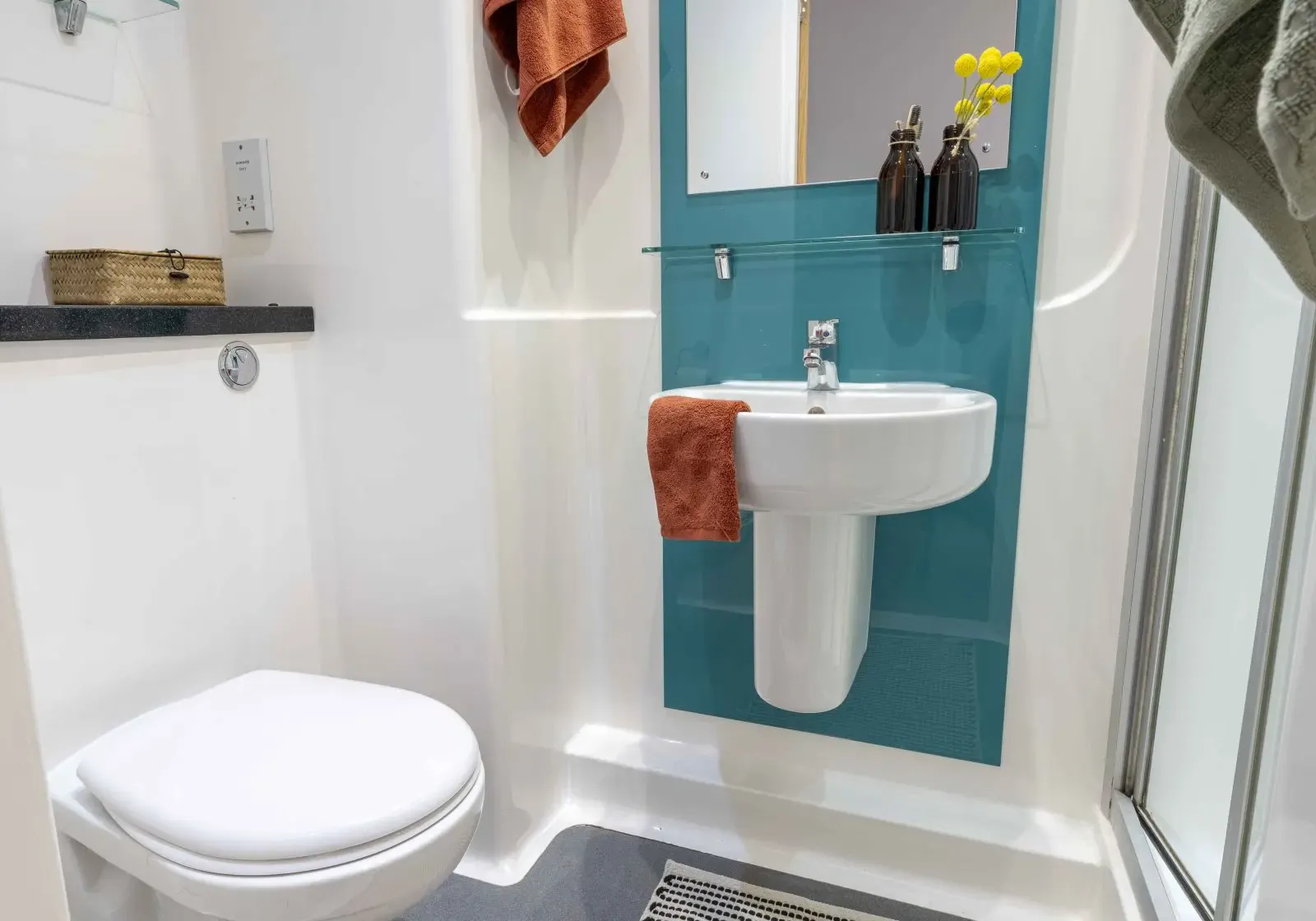 Bronze En Suite