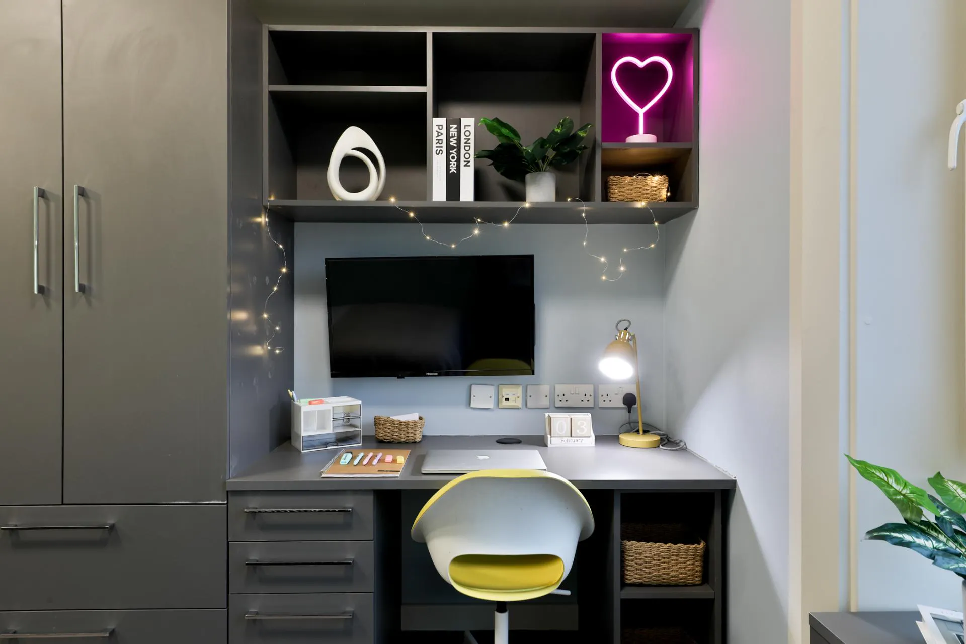 Silver Studio UK Guarantor not required