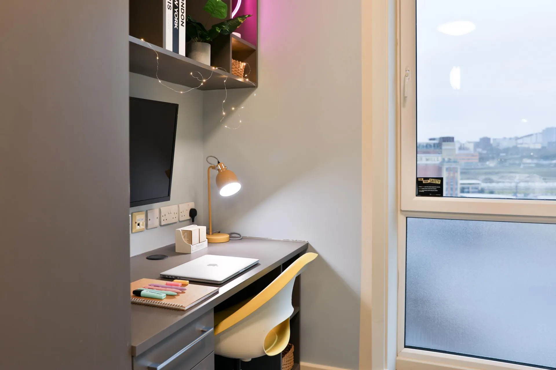 Silver Studio UK Guarantor not required