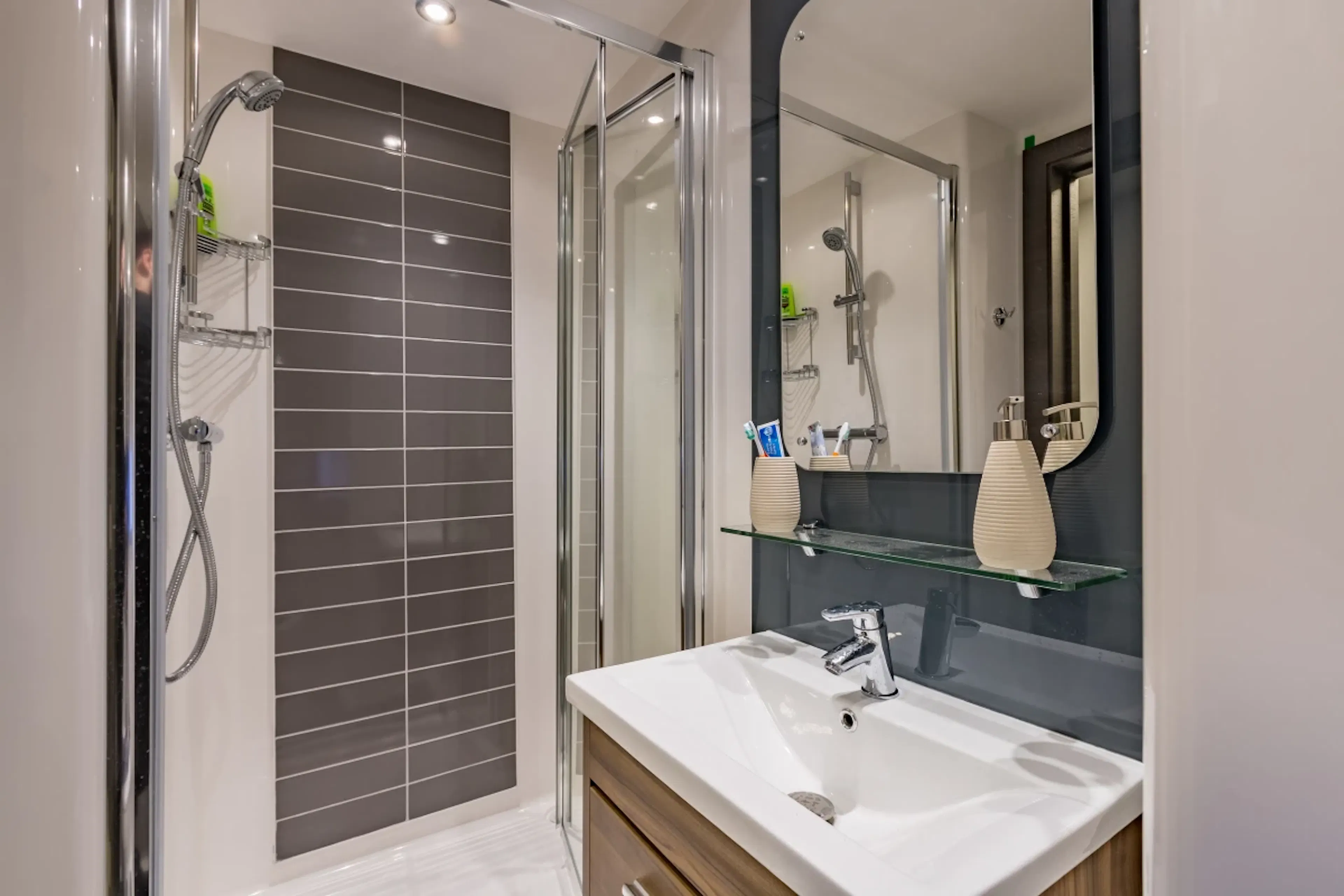 9 Bed Cluster En-suite – Ground Floor BATHROOM 2