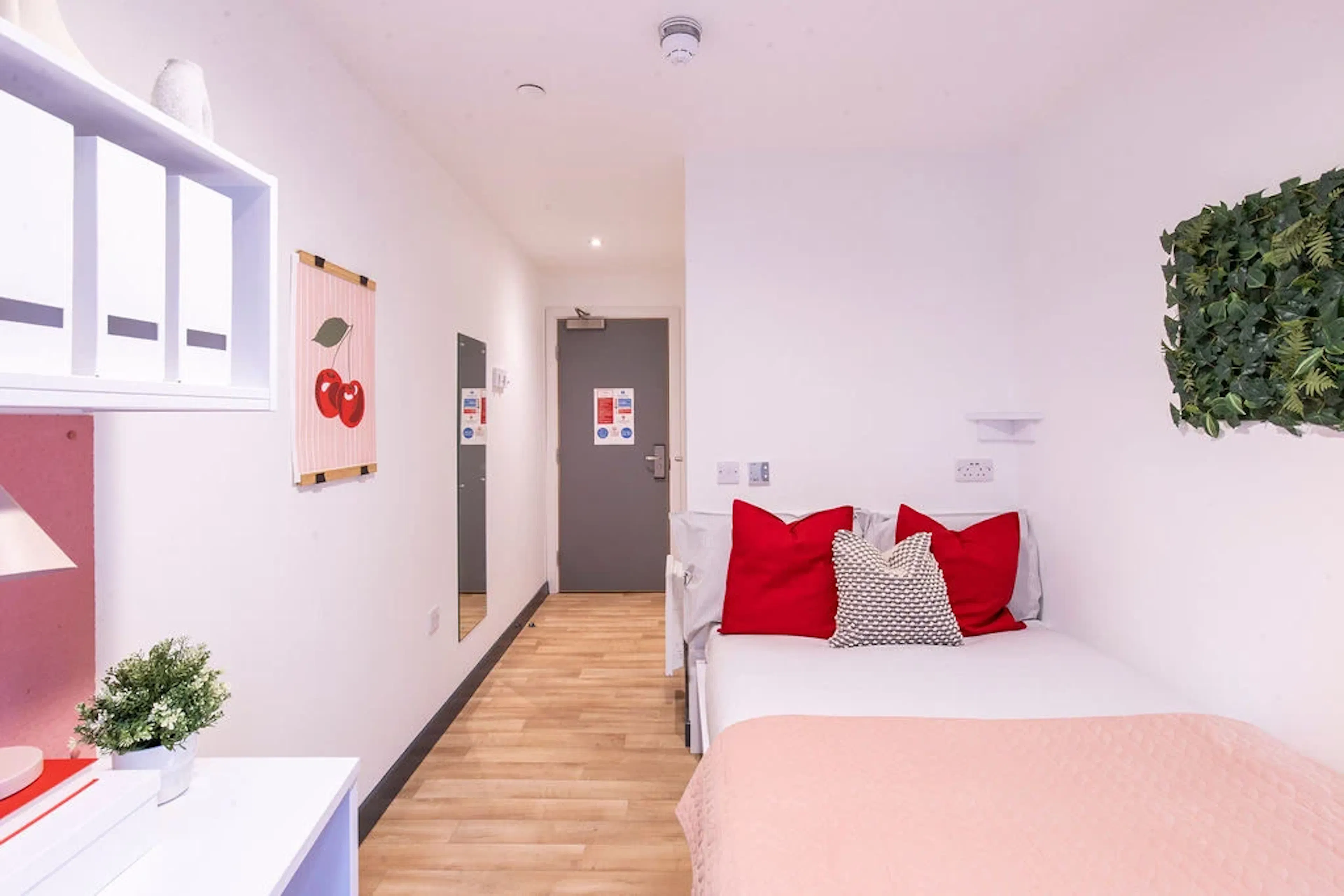 9 Bed En-suite ROOM 4