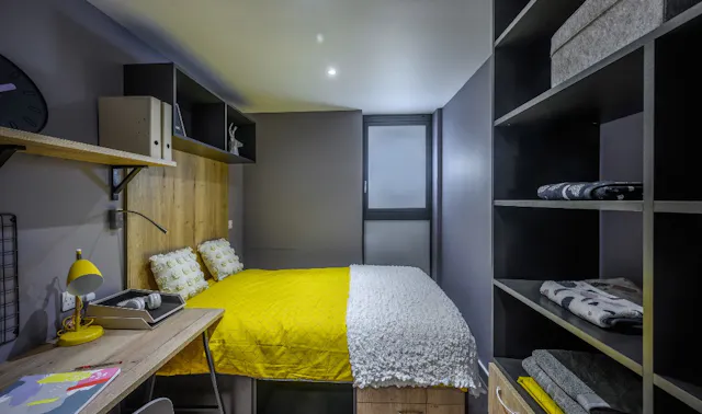 9 Bed Flat room image 1