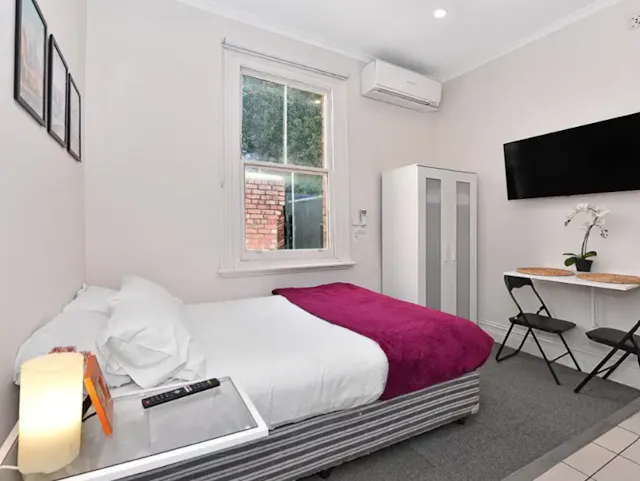 Studio 9 room image 1