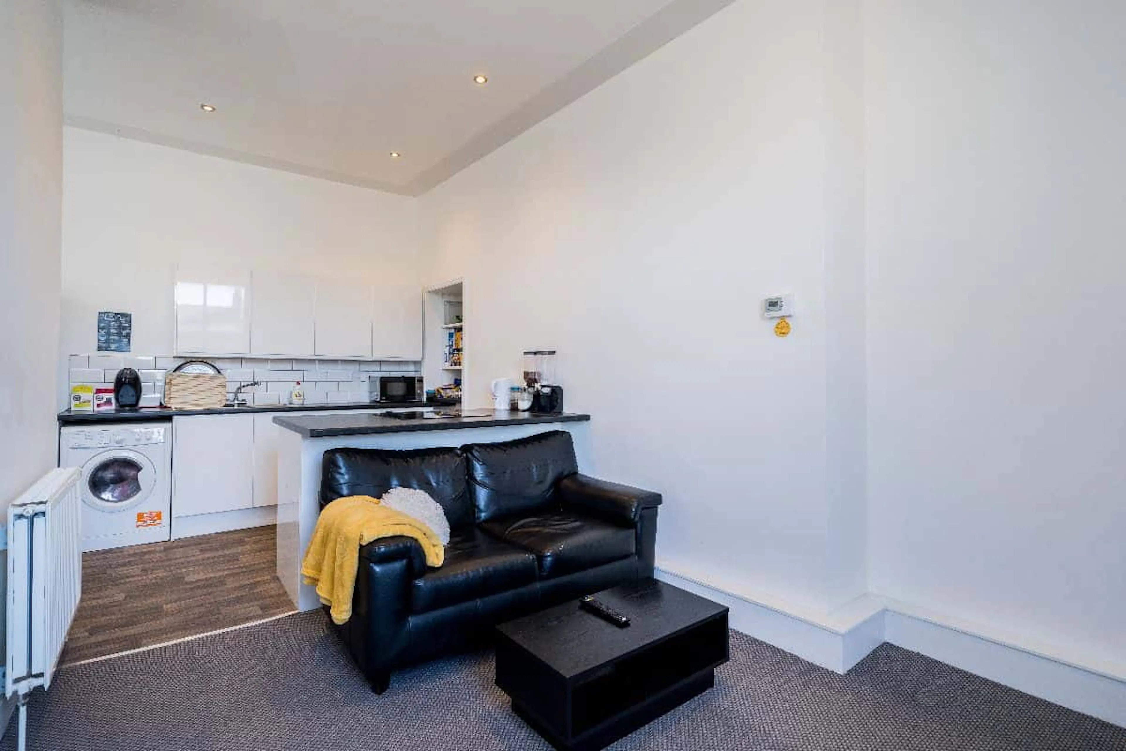 One room in 2 bedroom apartment COMMON_AREA 1