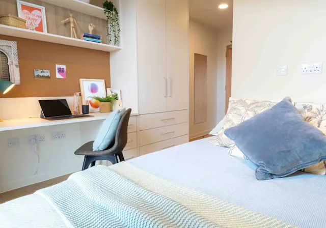 Silver En Suite room image 2