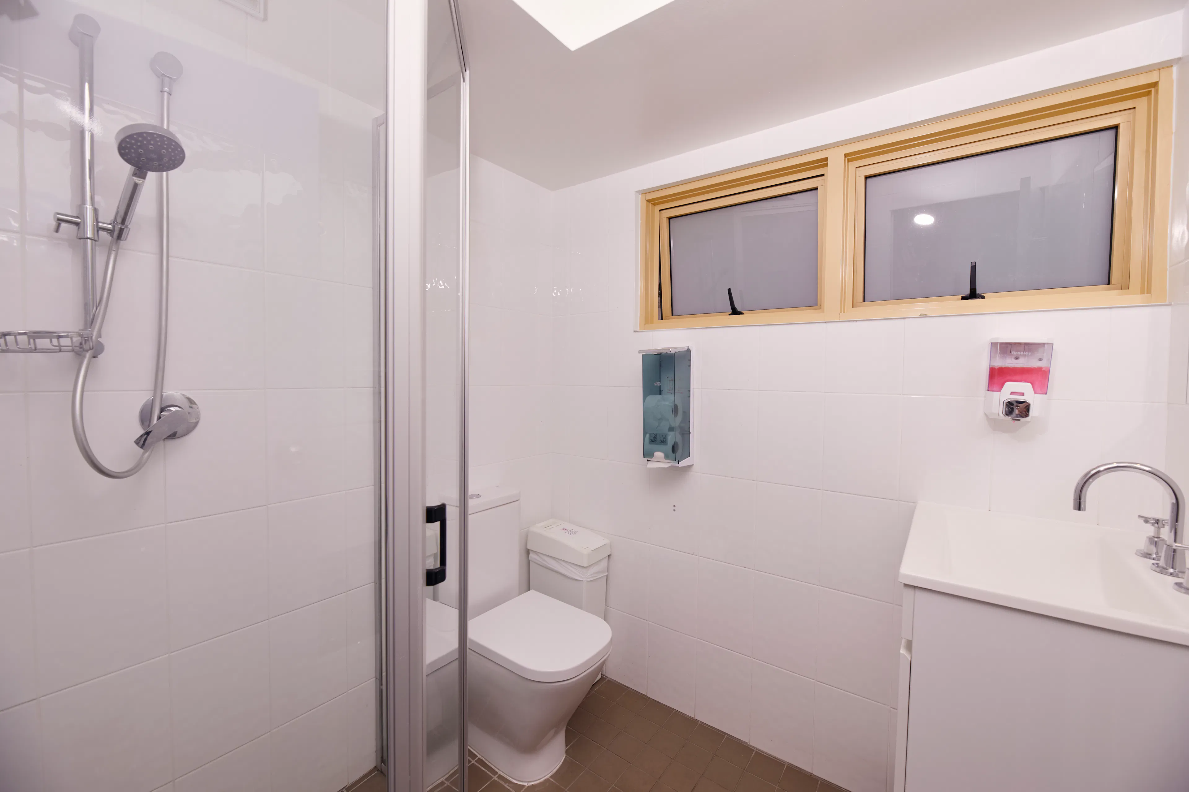 Single rooms - A,B,C & D Block BATHROOM 4